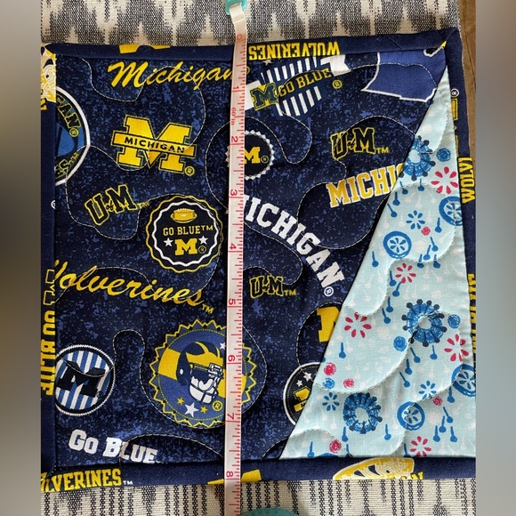 NWOT - Handmade University of Michigan Potholders (Set of 2) - Picture 10 of 10